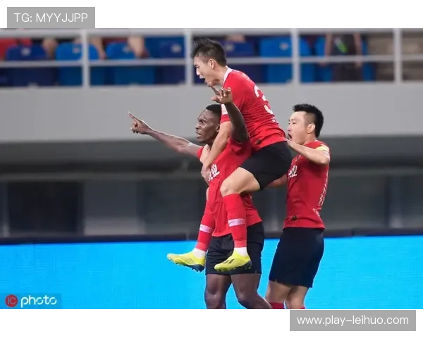 侯永永奋勇争先头球破门玉昆顽强逼平泰山展现球队惊人韧性